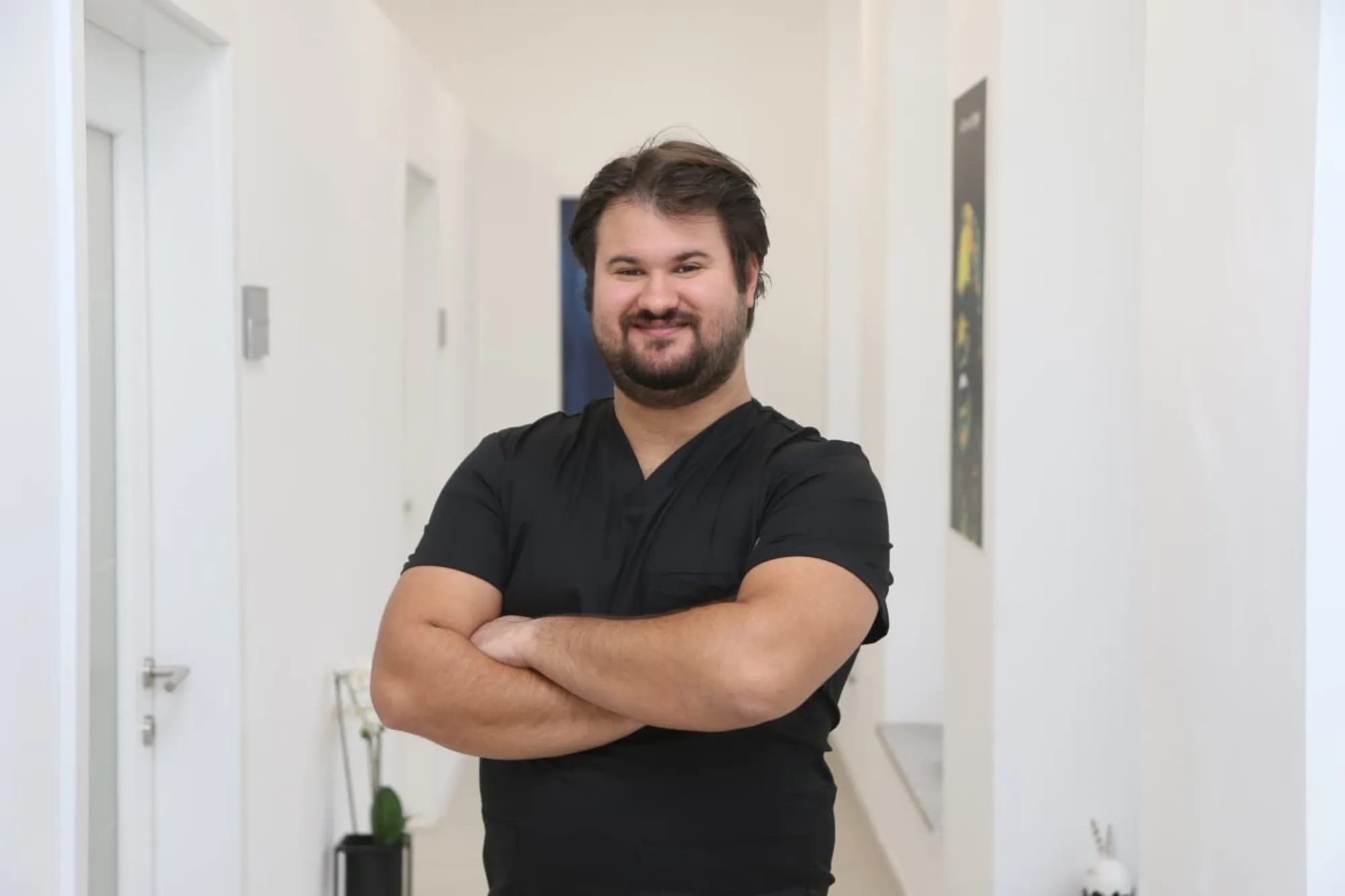 Dr. med. dent. Nikola Borčić — Specijalist ortodoncije, Implantološki centar Smile